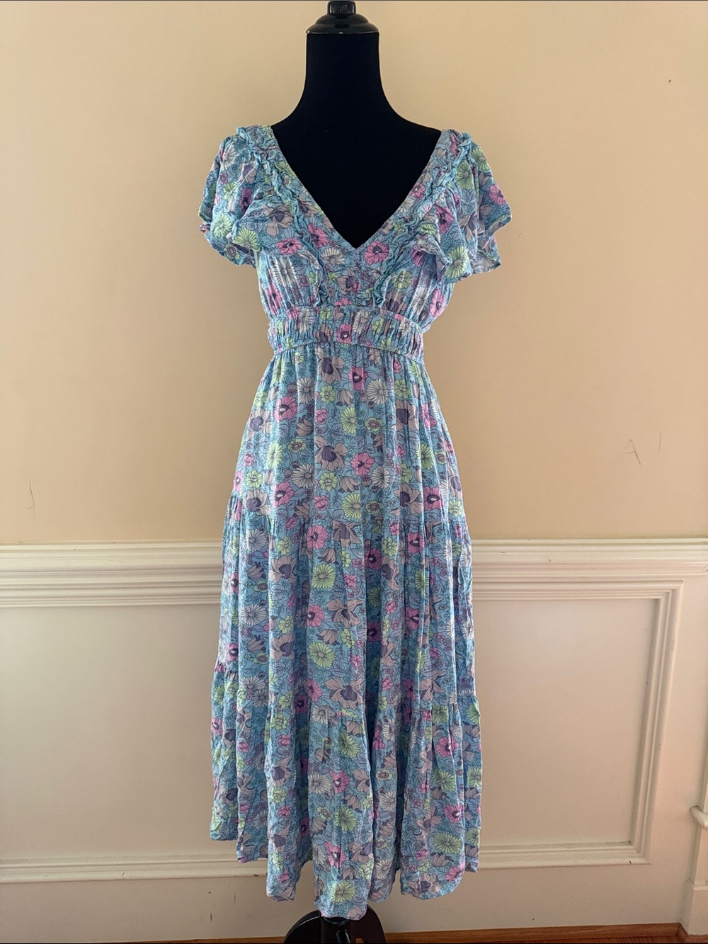 Floral Light Blue V-Neck Maxi Dress with Smocked Waist sz Medium - Picture 3 of 8